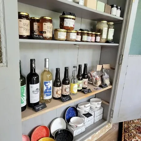 Chez Josette Caravane Le Sorbier Lascaux Kemp *